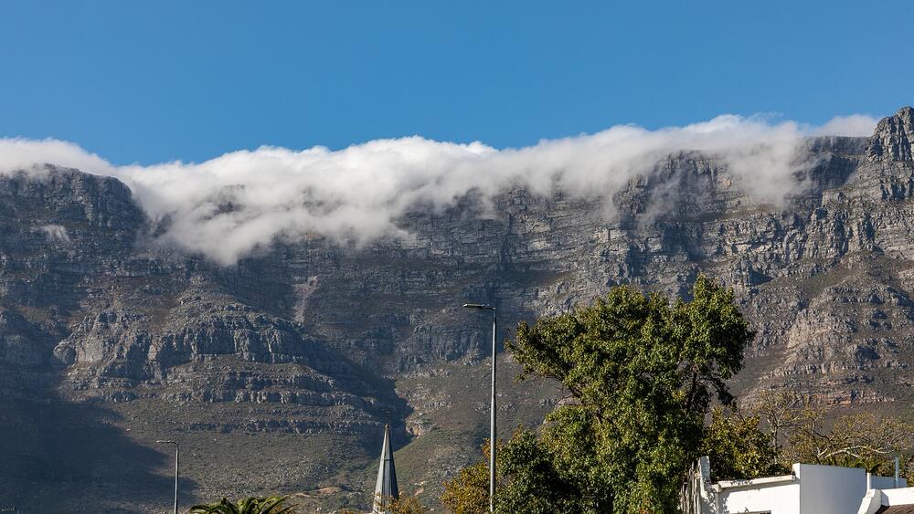 Table Mountain under its cloud 'tablecloth', seen from Orange Street, March 2024