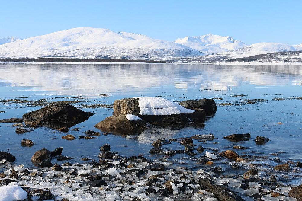 Snow on the shore and mountains at Telegrafbukta, Tromsø, 18 March